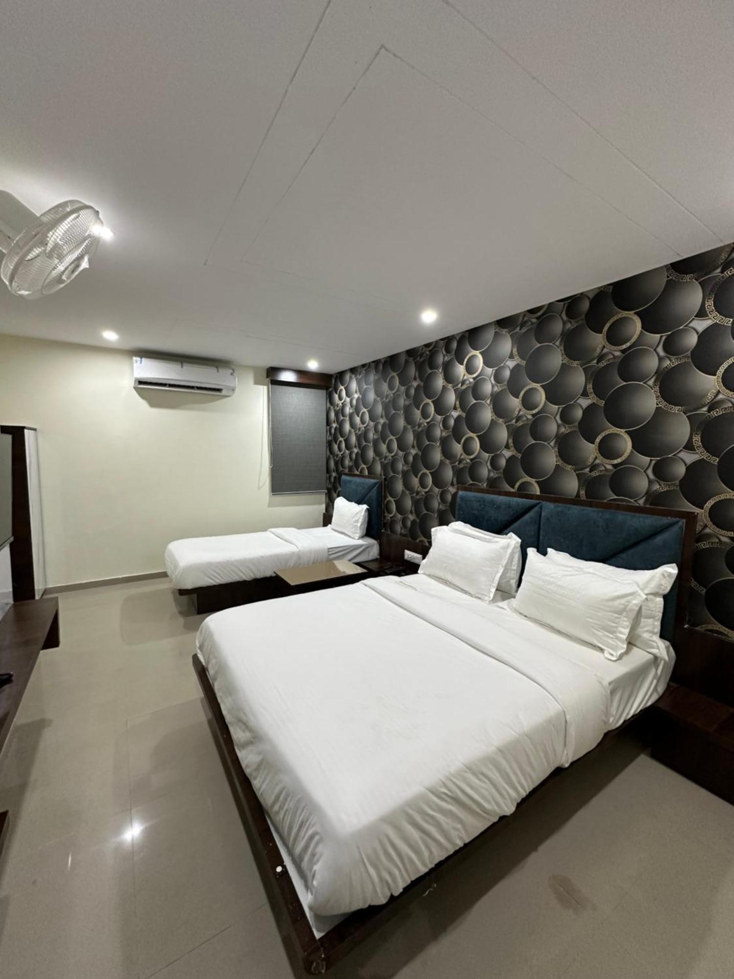 Hotel Golden View Vadodara Luaran gambar